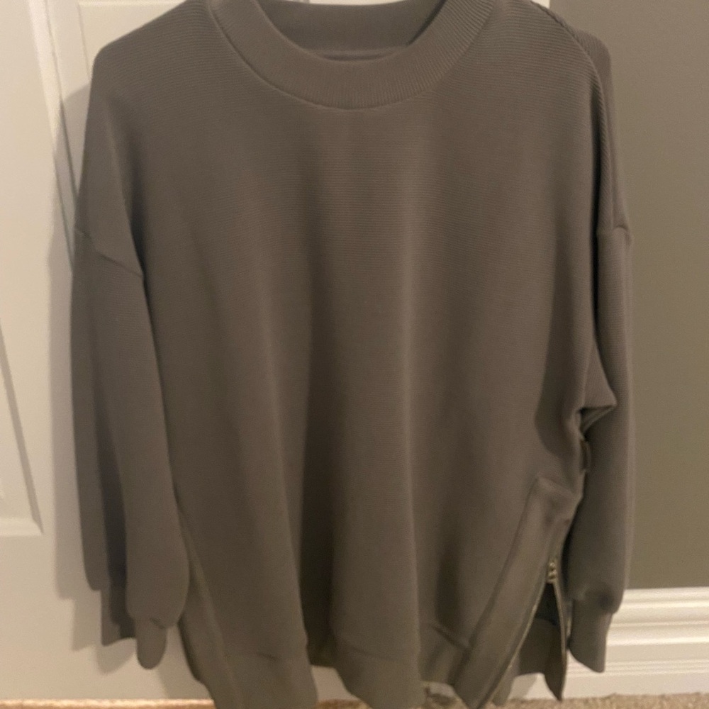 Varley sweatshirt